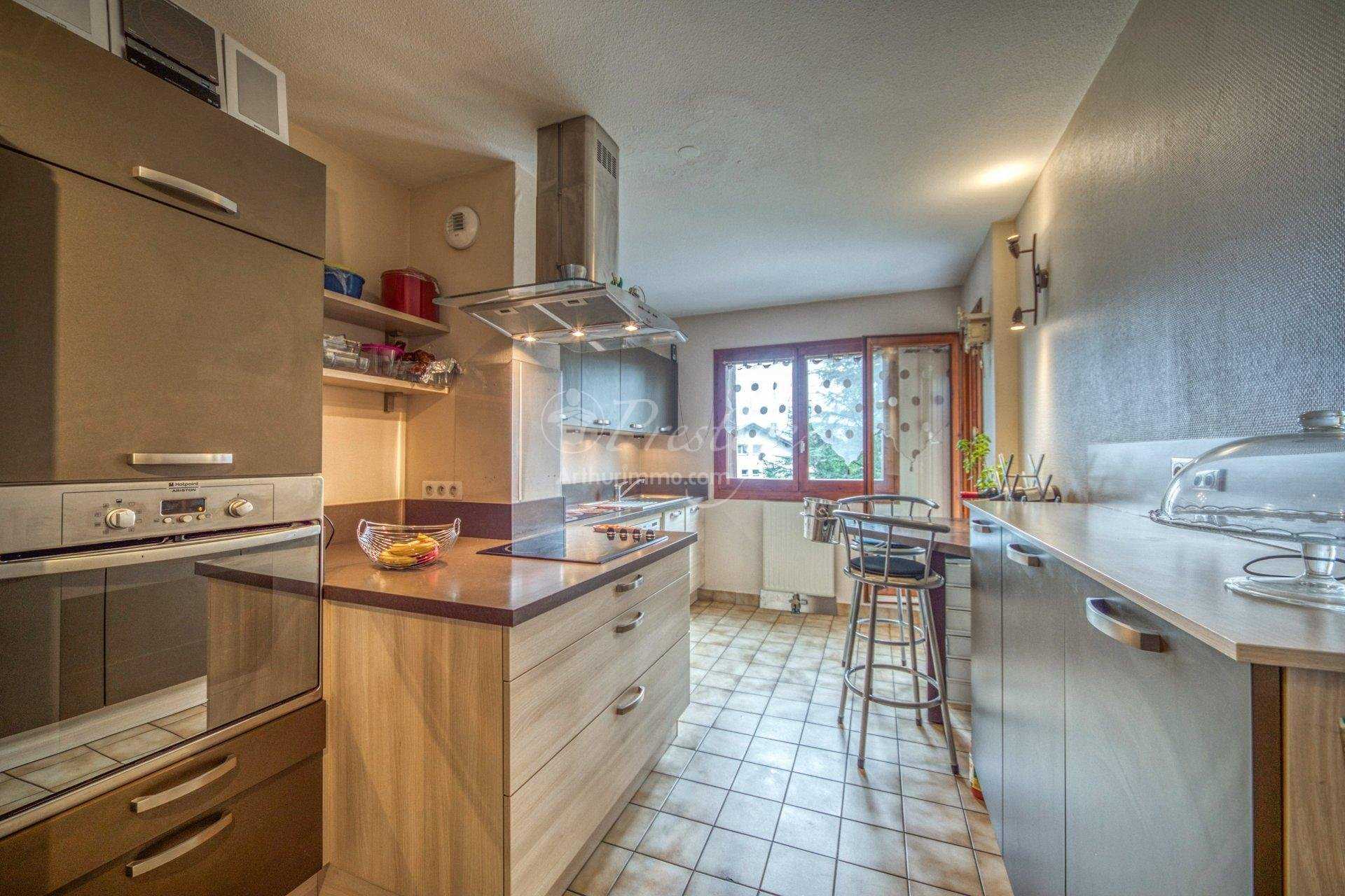 Condominium in La Motte-Servolex, Savoie 10987051
