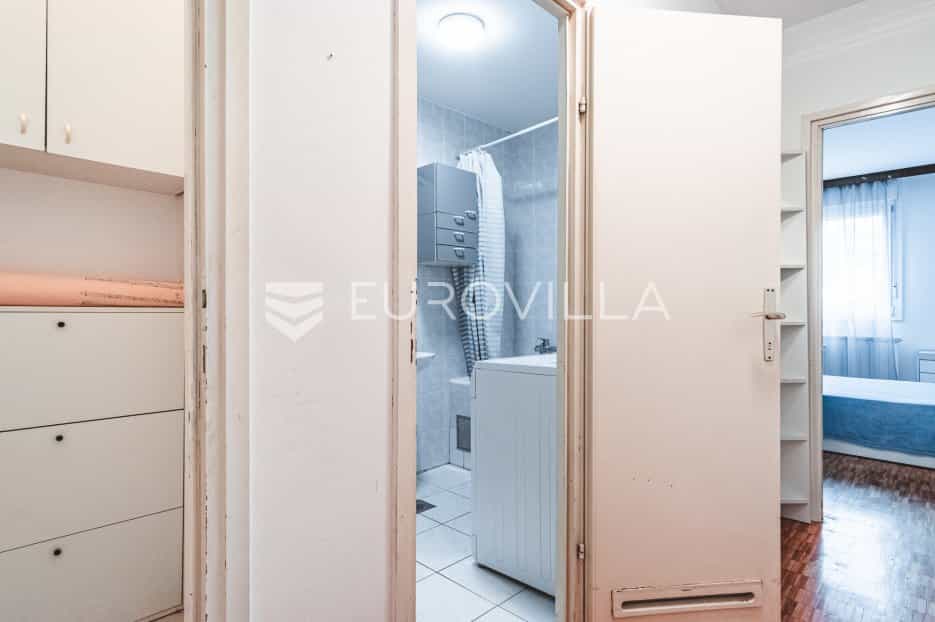Condominium in Zagreb,  10988995