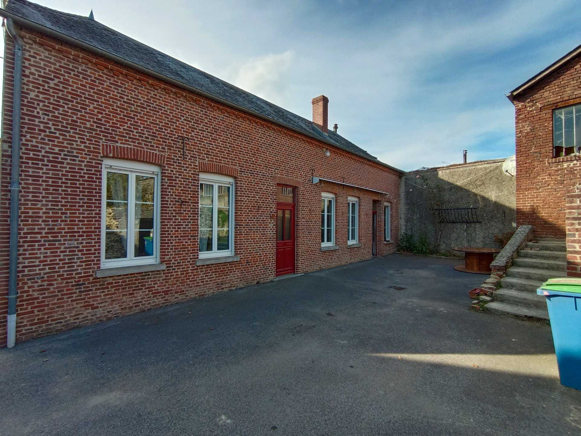 بيت في Vervins, Hauts-de-France 10990599