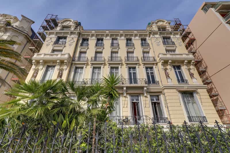 Condominium in Sainte-Helene, Provence-Alpes-Cote d'Azur 10990614