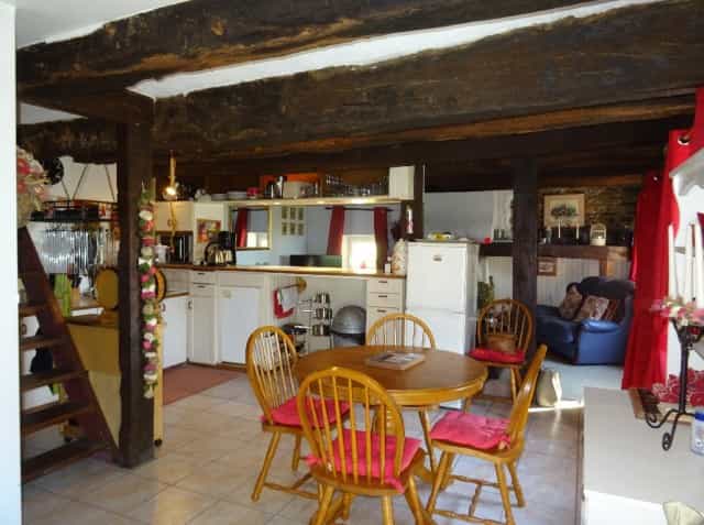 rumah dalam Reguiny, Bretagne 10990671