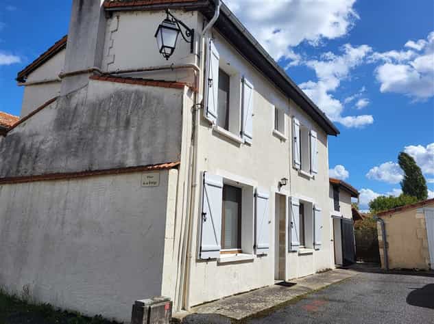 Talo sisään Usson-du-Poitou, Nouvelle-Aquitaine 10990680