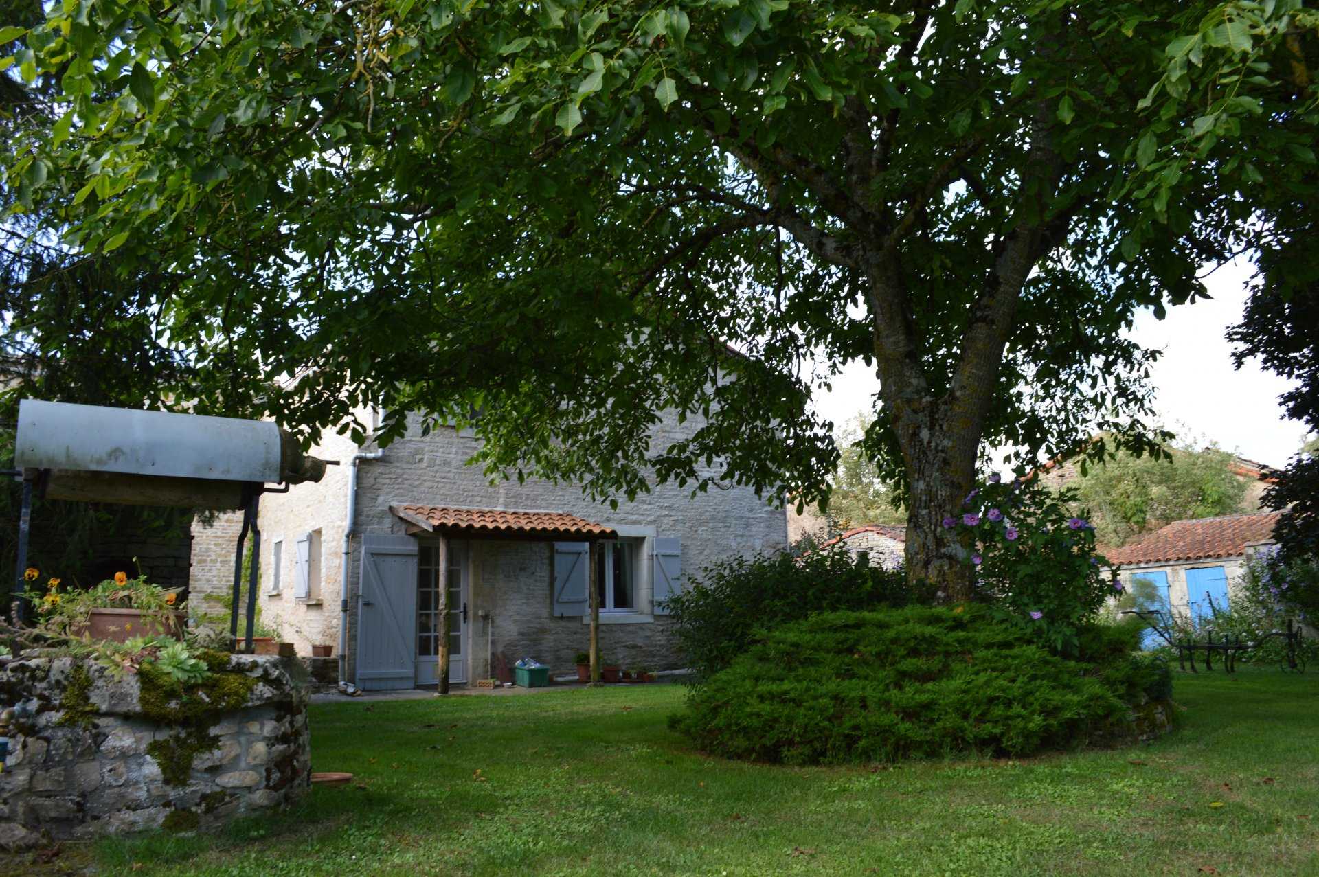 房子 在 Vanzay, Nouvelle-Aquitaine 10990785