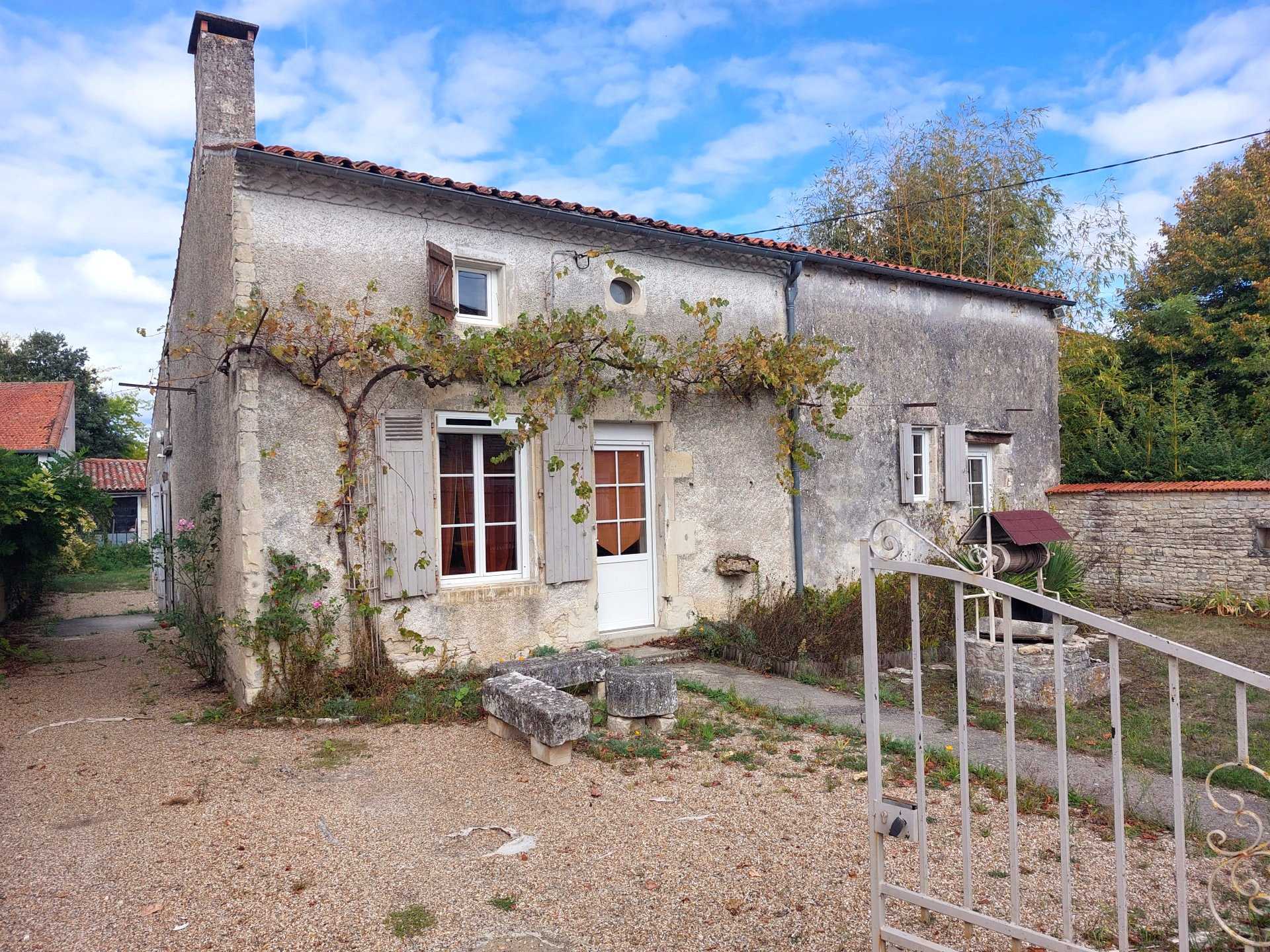 House in Villefagnan, Nouvelle-Aquitaine 10990802