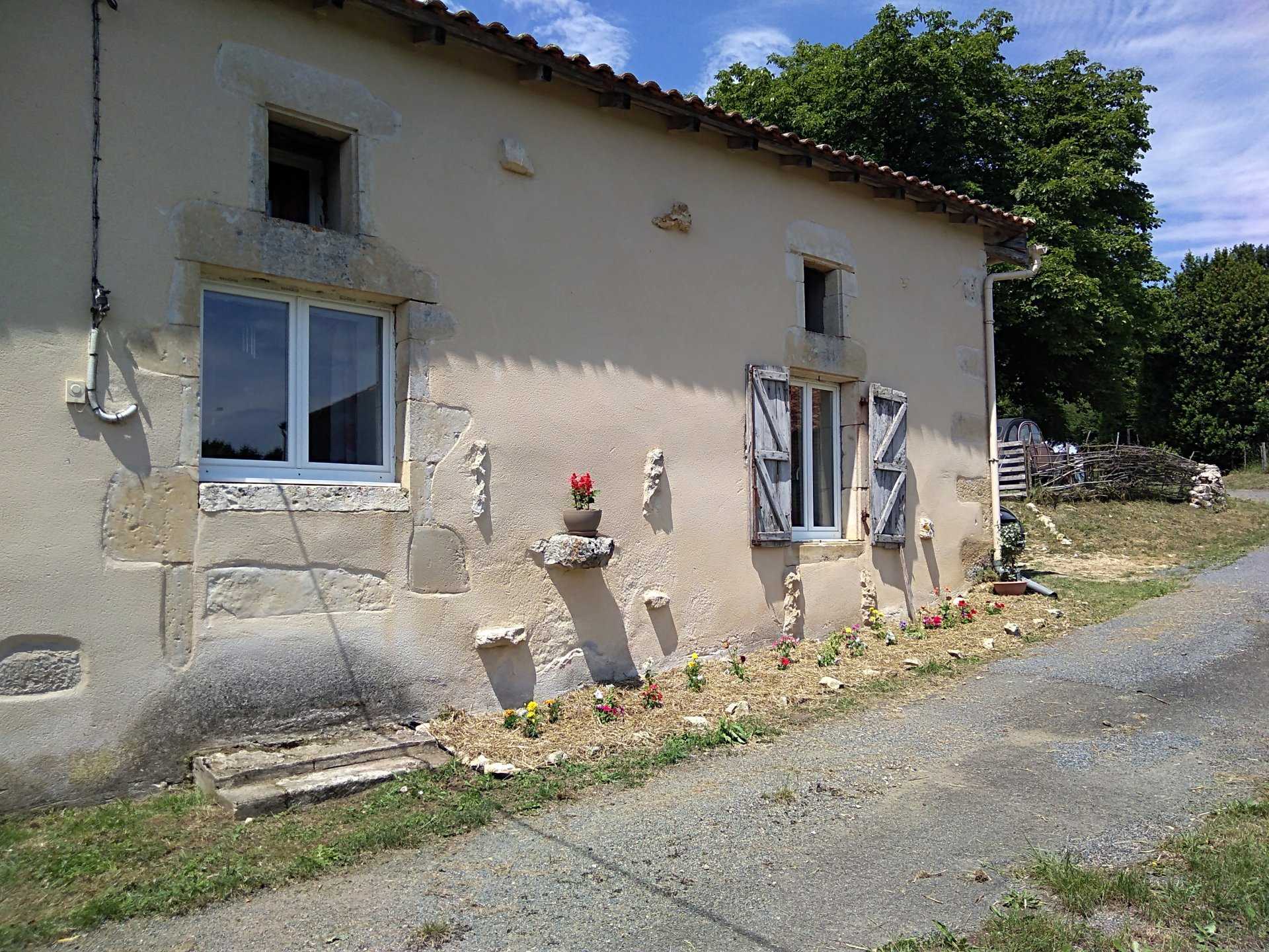 Hus i Champagne-Mouton, Nouvelle-Aquitaine 10990821