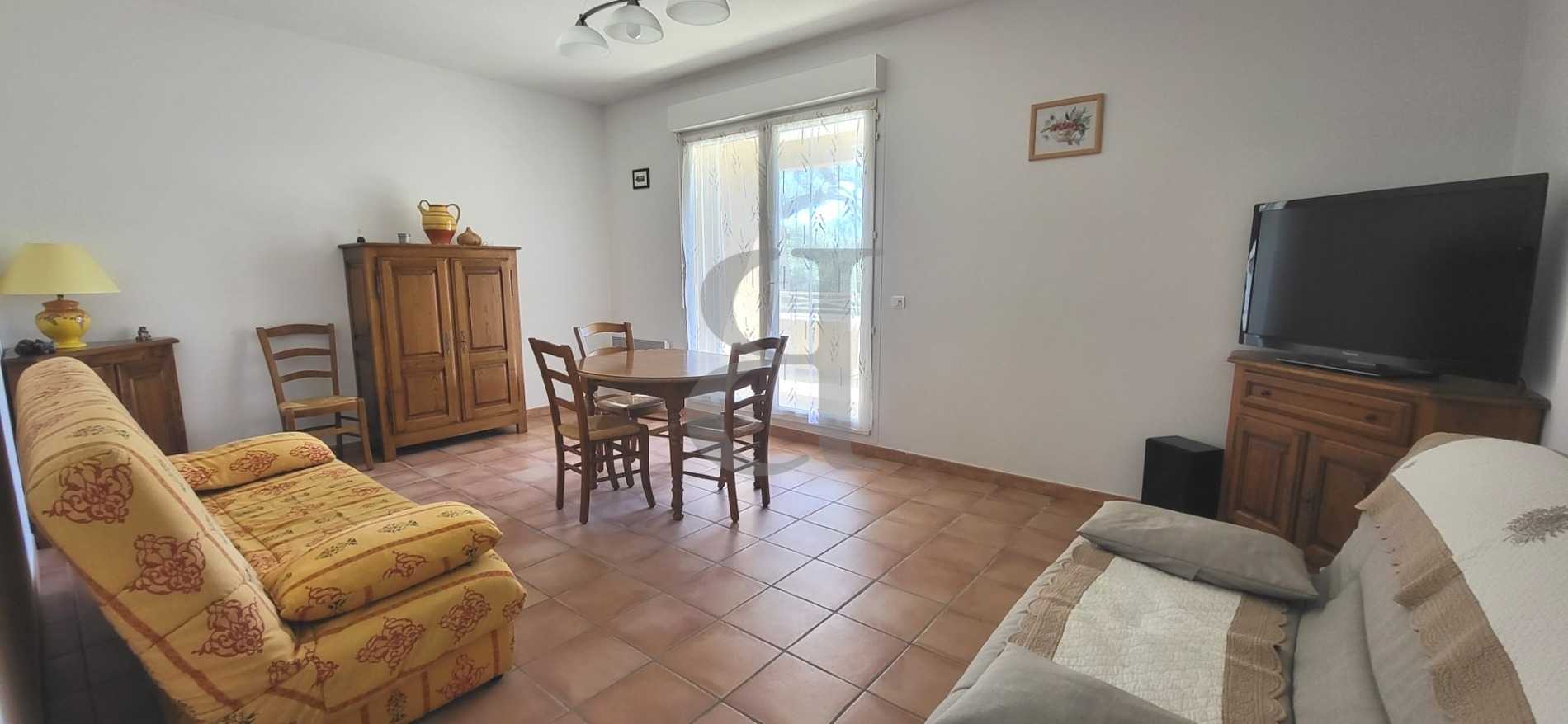 Condominium in Vaison-la-Romaine, Provence-Alpes-Cote d'Azur 10991322