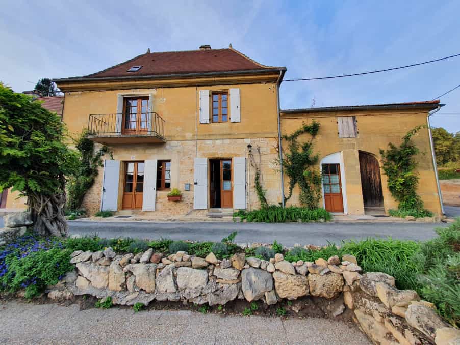 House in Couze-et-Saint-Front, Nouvelle-Aquitaine 10991350