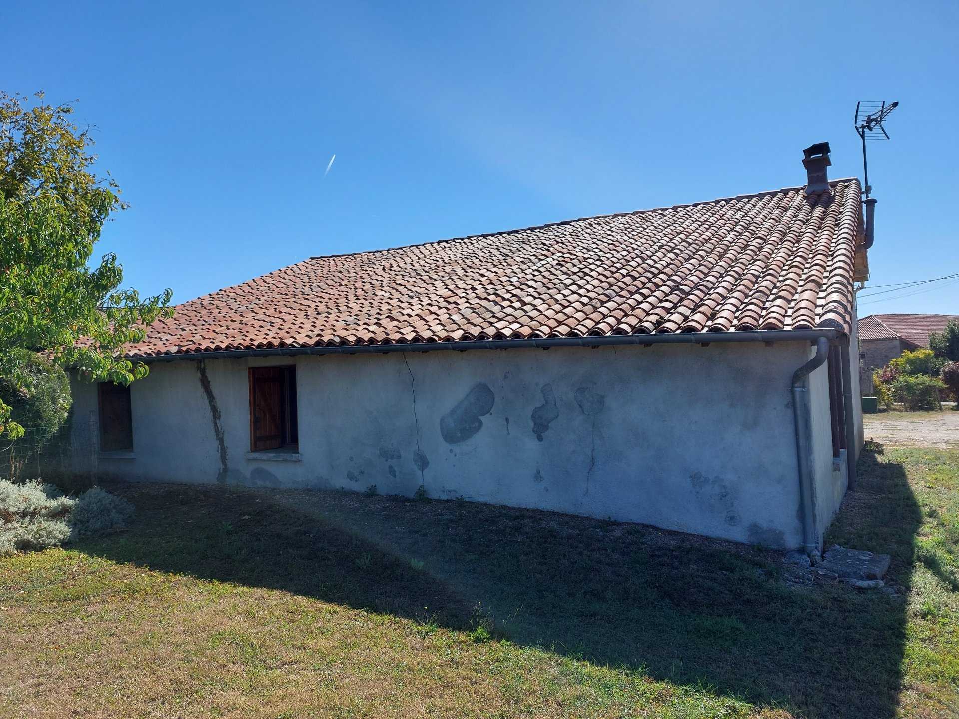 House in Le Bouchage, Nouvelle-Aquitaine 10991427