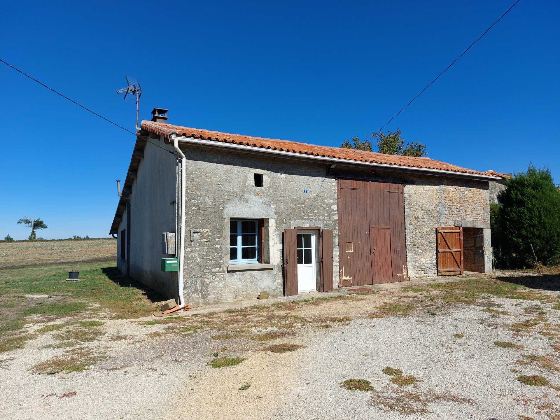 σπίτι σε Le Bouchage, Nouvelle-Aquitaine 10991427