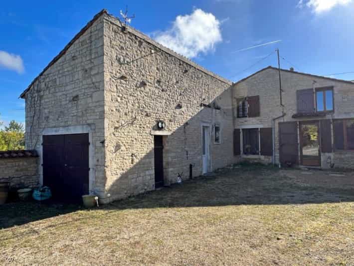 House in Ruffec, Nouvelle-Aquitaine 10991429