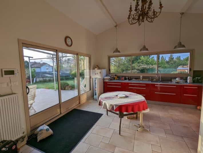 House in Ruffec, Nouvelle-Aquitaine 10991440