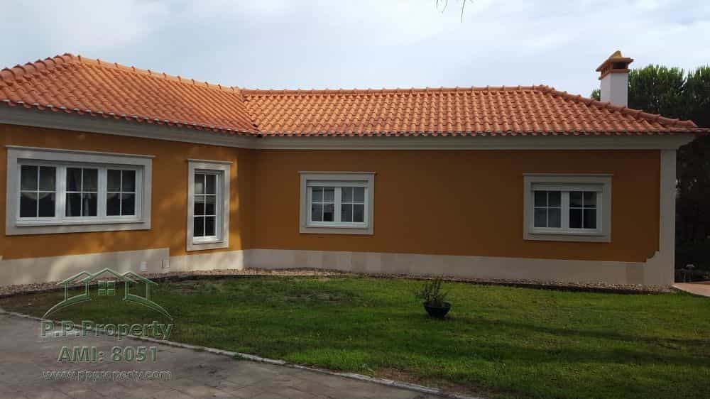 σπίτι σε Ourém, Santarém District 10991493