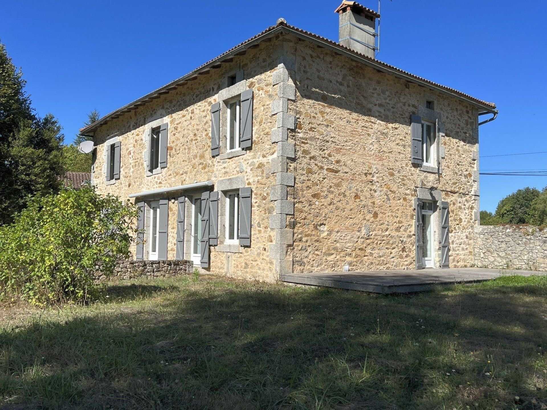 σπίτι σε Champniers-et-Reilhac, Nouvelle-Aquitaine 10991557