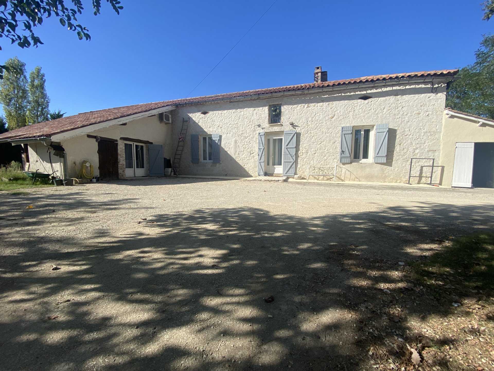 House in Villeneuve-sur-Lot, Nouvelle-Aquitaine 10991563