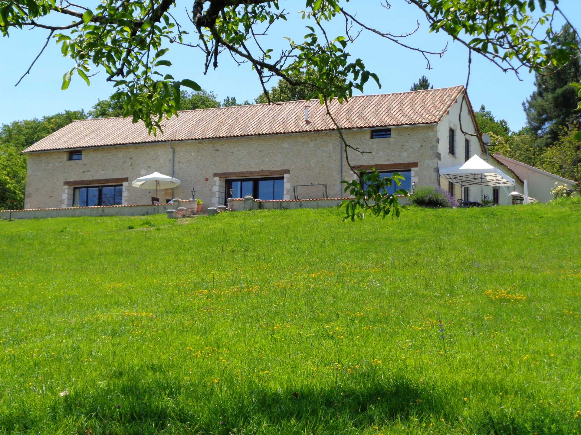 بيت في Tocane-Saint-Apre, Nouvelle-Aquitaine 10991592