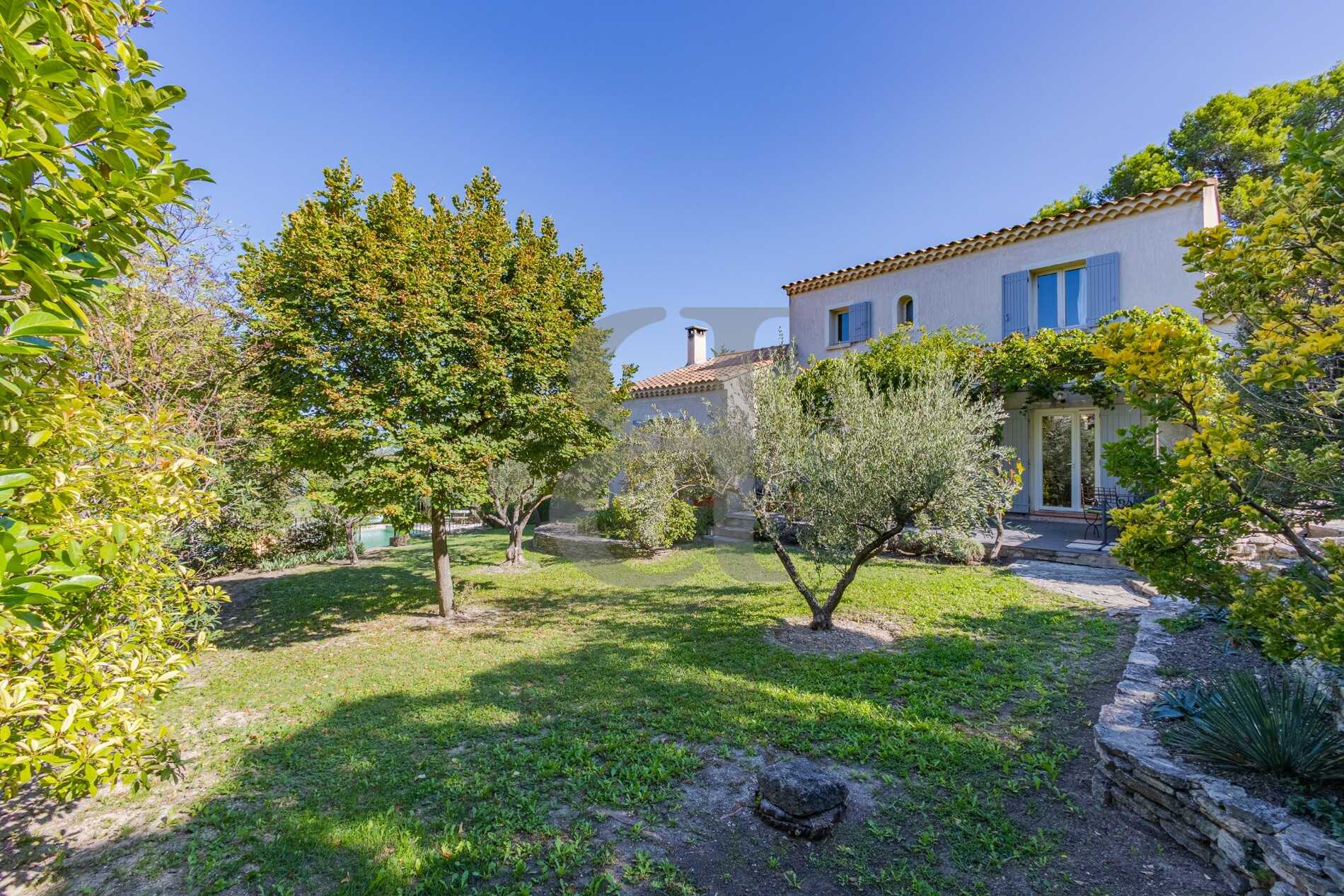 casa no Pernes-lès-Fontaines, Provença-Alpes-Costa Azul 10991764