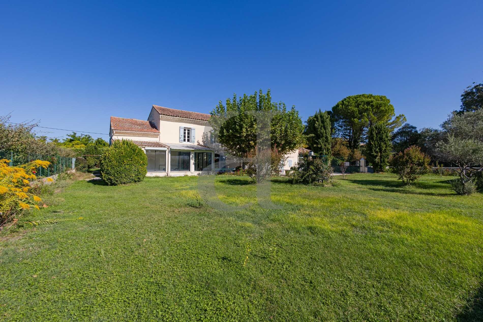 Huis in L'Isle-sur-la-Sorgue, Provence-Alpes-Côte d'Azur 10991789