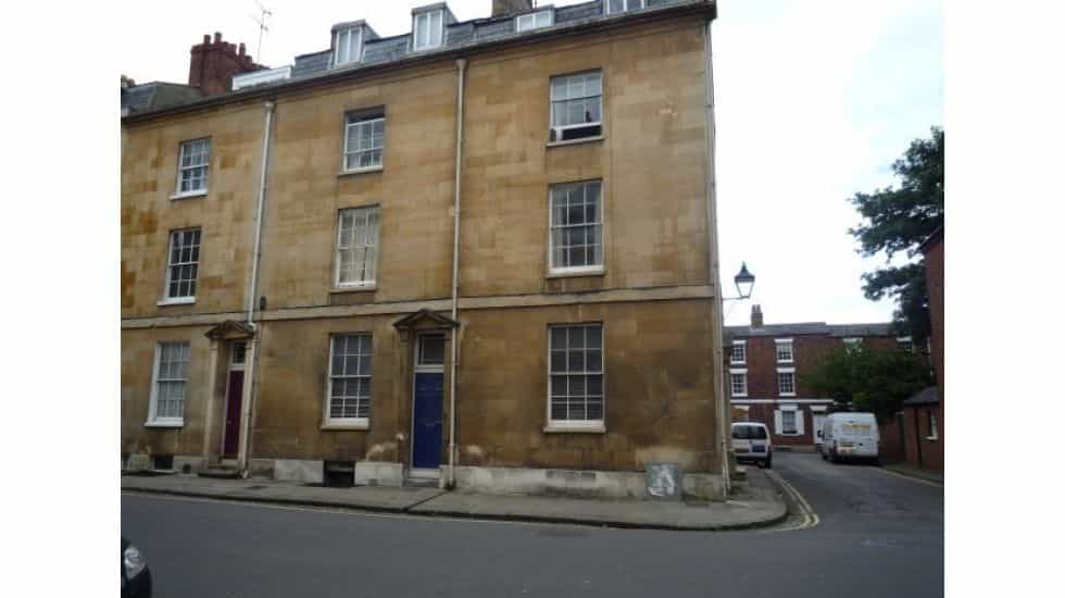 Condominium in Oxford, Oxfordshire 10991870