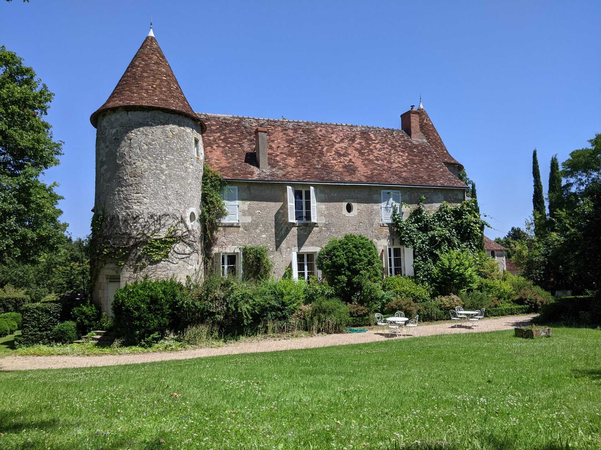 אַחֵר ב Néons-sur-Creuse, Centre-Val de Loire 10991923