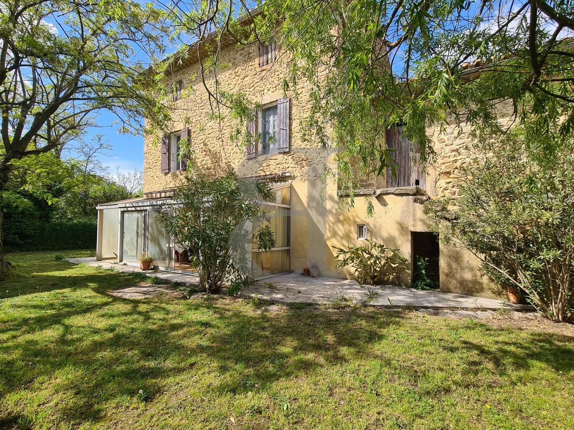 Hus i Sainte-Cecile-les-Vignes, Provence-Alpes-Cote d'Azur 10992183