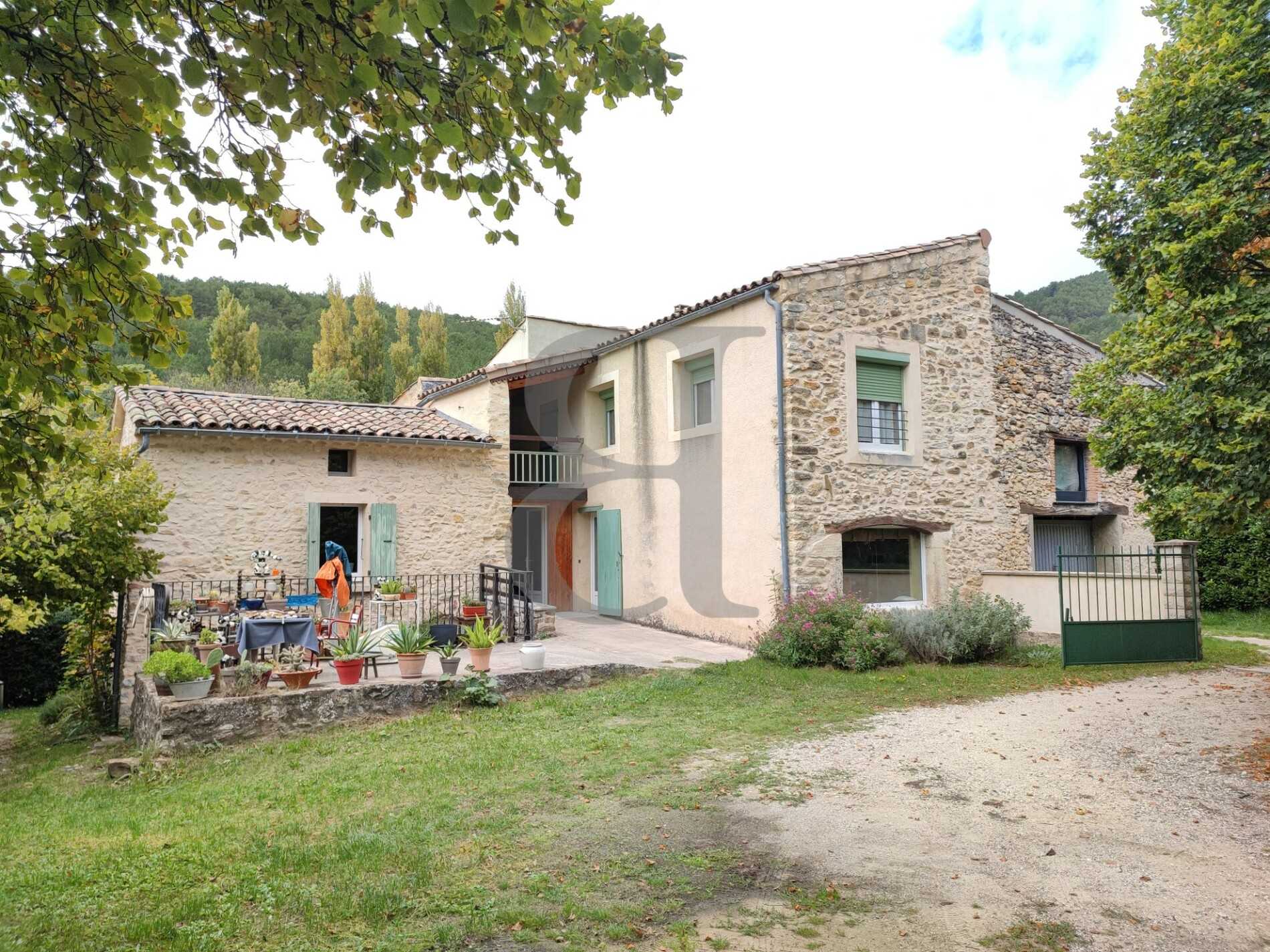 Rumah di Dieulefit, Auvergne-Rhone-Alpes 10992231