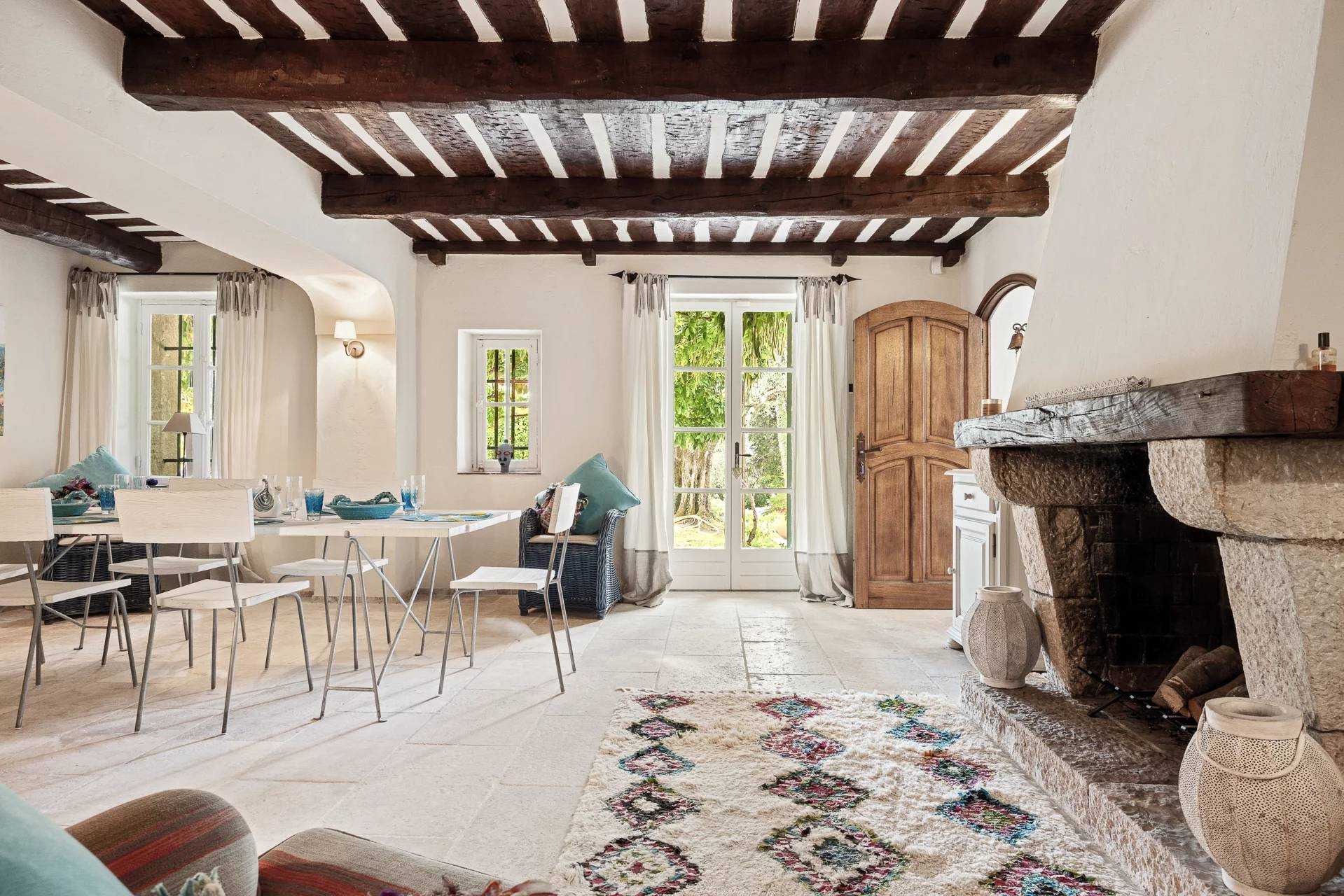 жилой дом в Tourrettes-sur-Loup, Provence-Alpes-Côte d'Azur 10992277