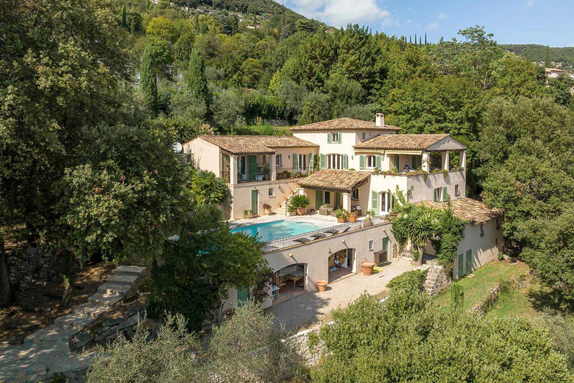 房子 在 Grasse, Provence-Alpes-Côte d'Azur 10992284