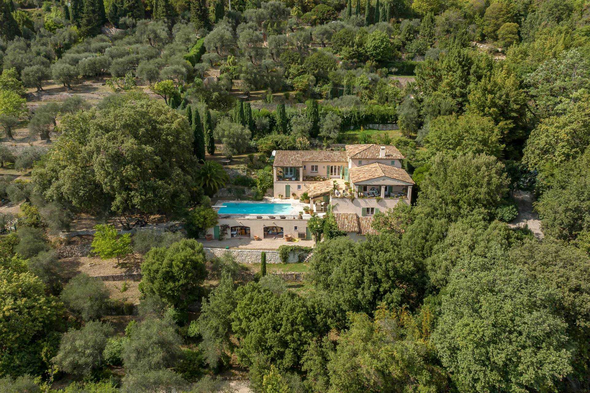 房子 在 Grasse, Provence-Alpes-Côte d'Azur 10992284