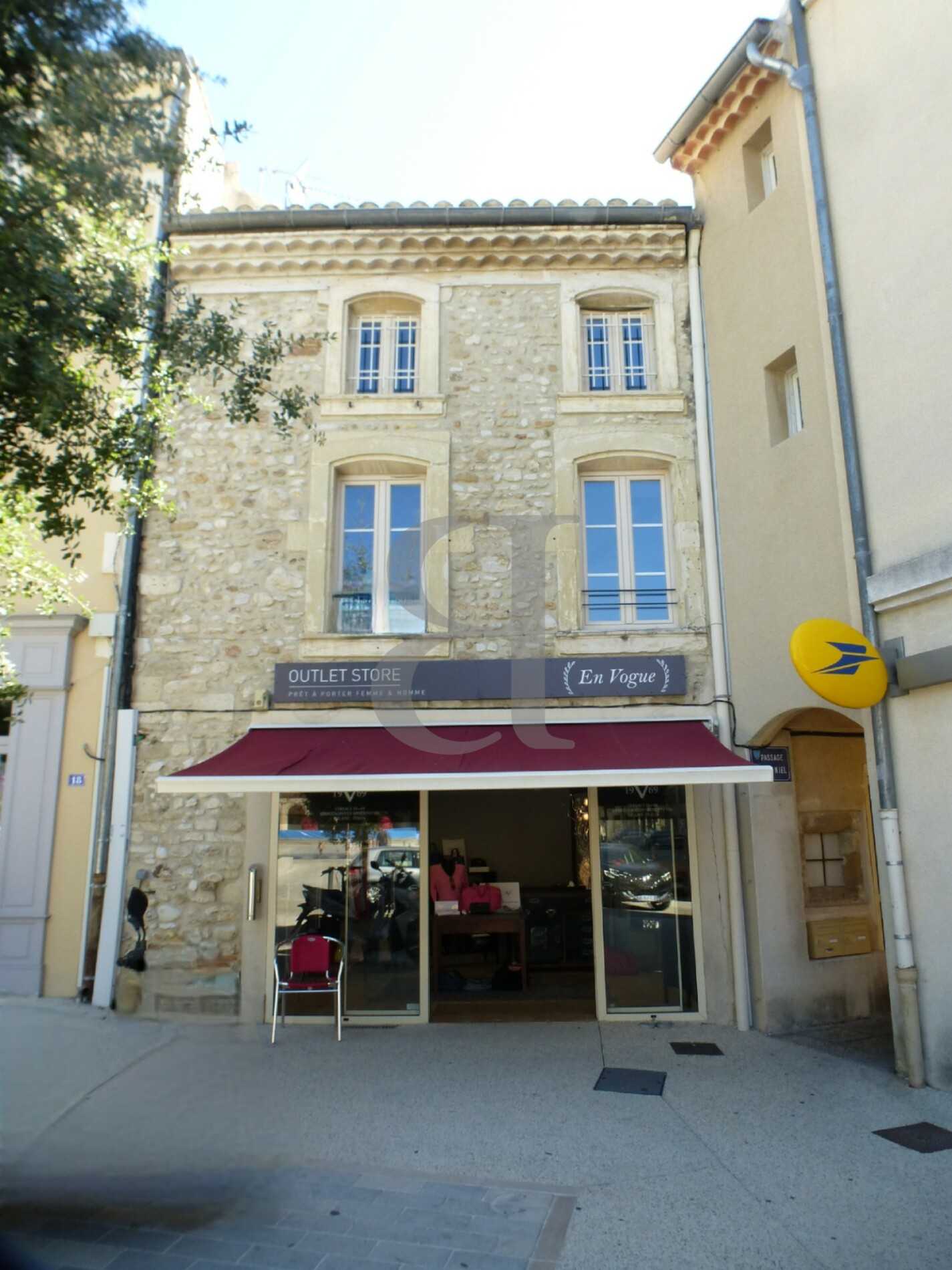Talo sisään Valreas, Provence-Alpes-Cote d'Azur 10992302