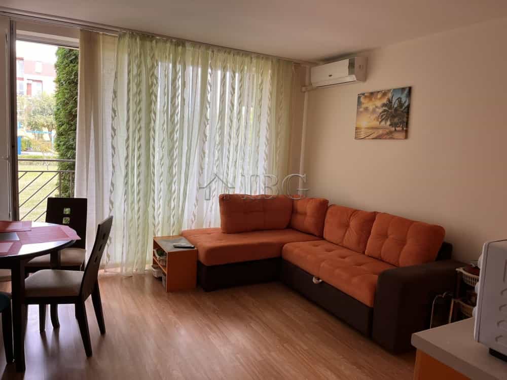 Condominium in Nesebar, Burgas 10992312