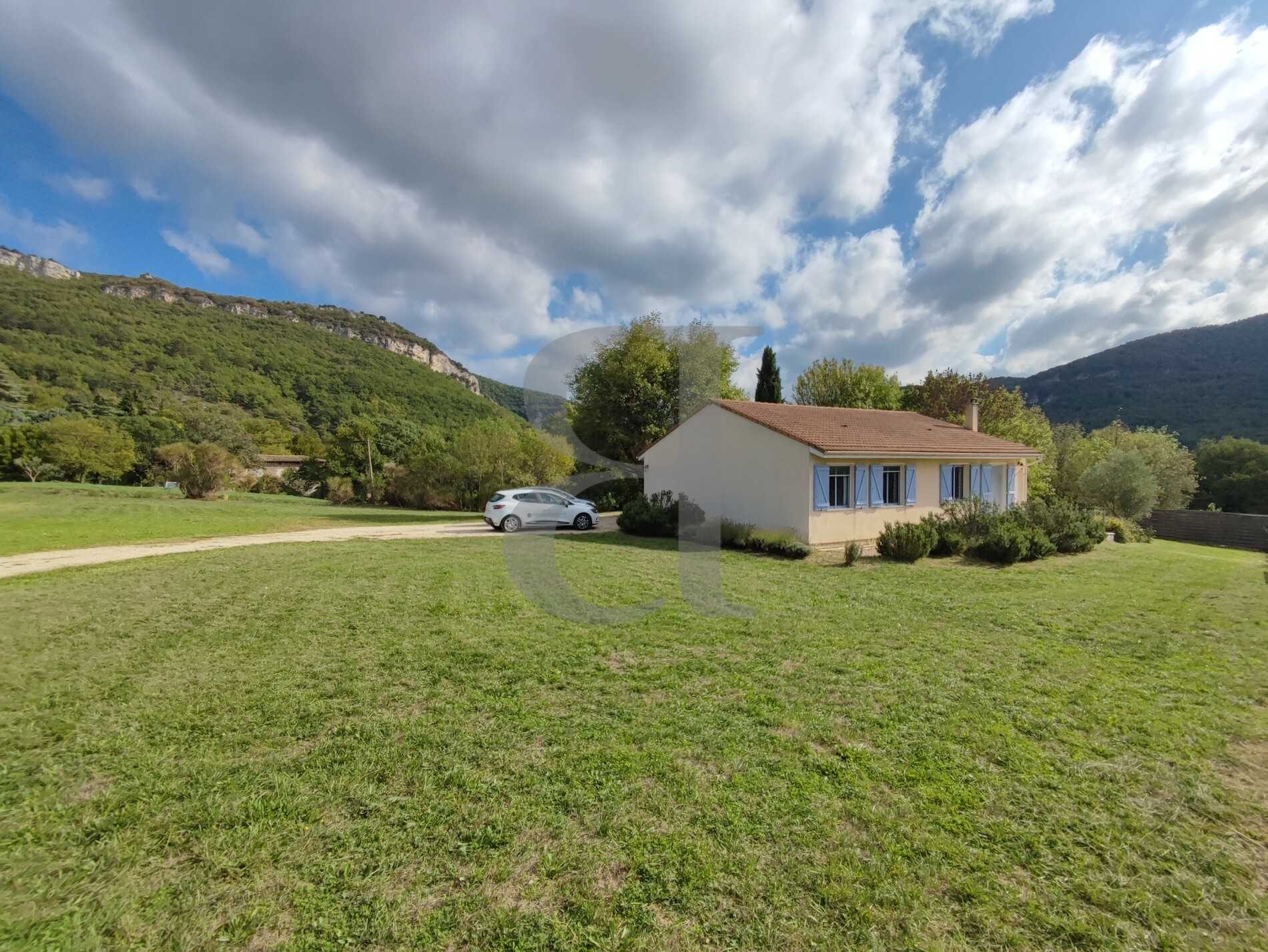 casa en La Bégude-de-Mazenc, Auvernia-Ródano-Alpes 10992327