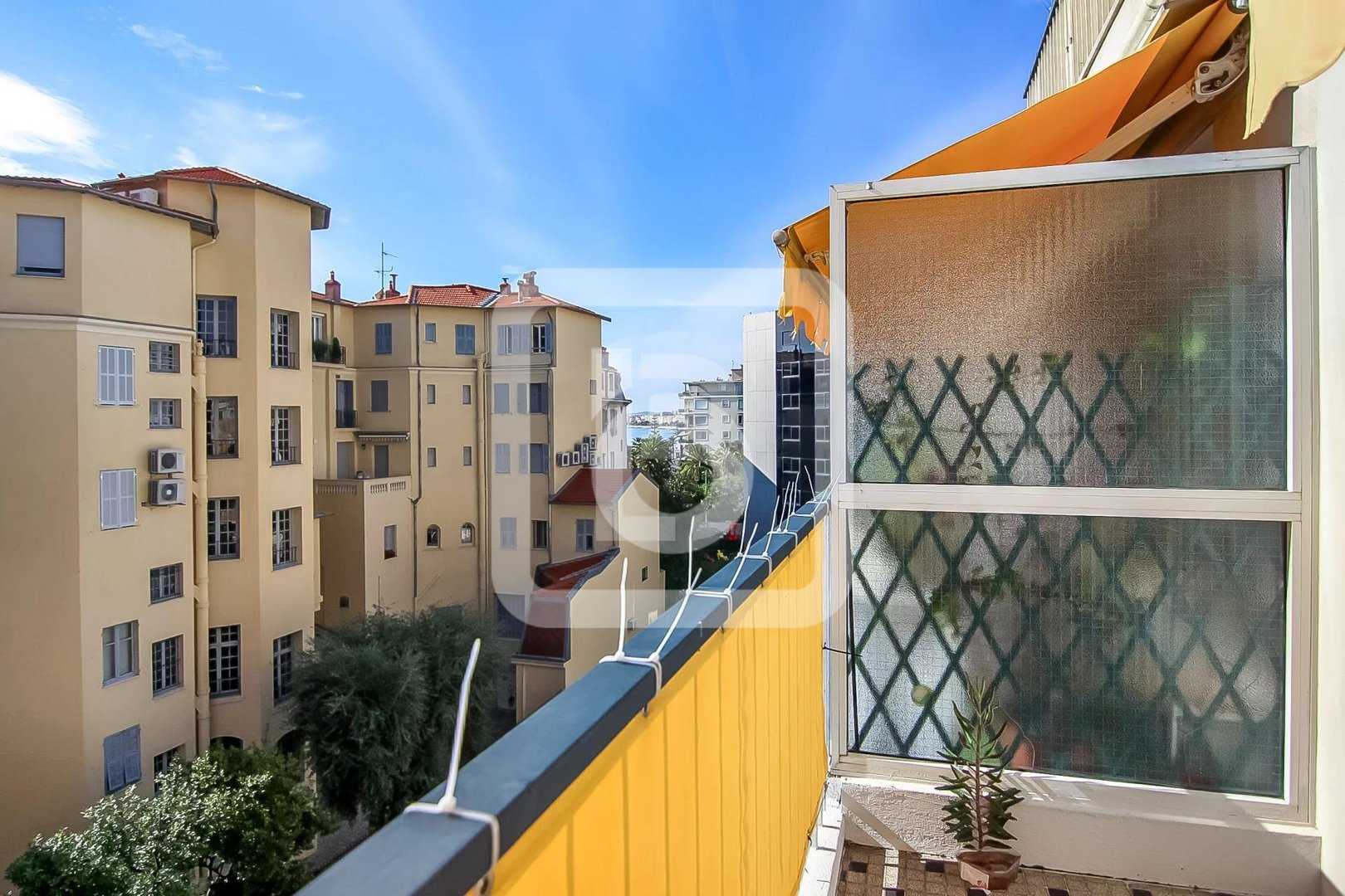 Condominium in Leuk, Provence-Alpes-Côte d'Azur 10992357