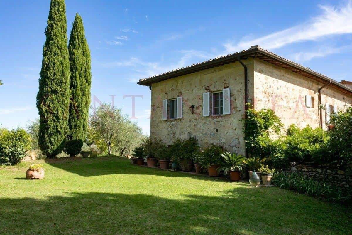 Rumah di Castelnuovo Berardenga, Toskana 10992418
