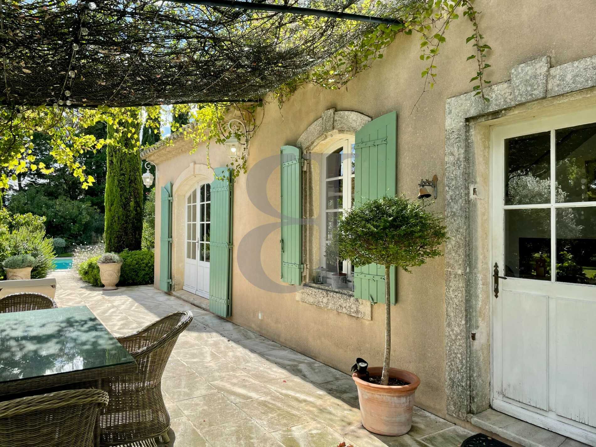 Talo sisään Graveson, Provence-Alpes-Côte d'Azur 10992445