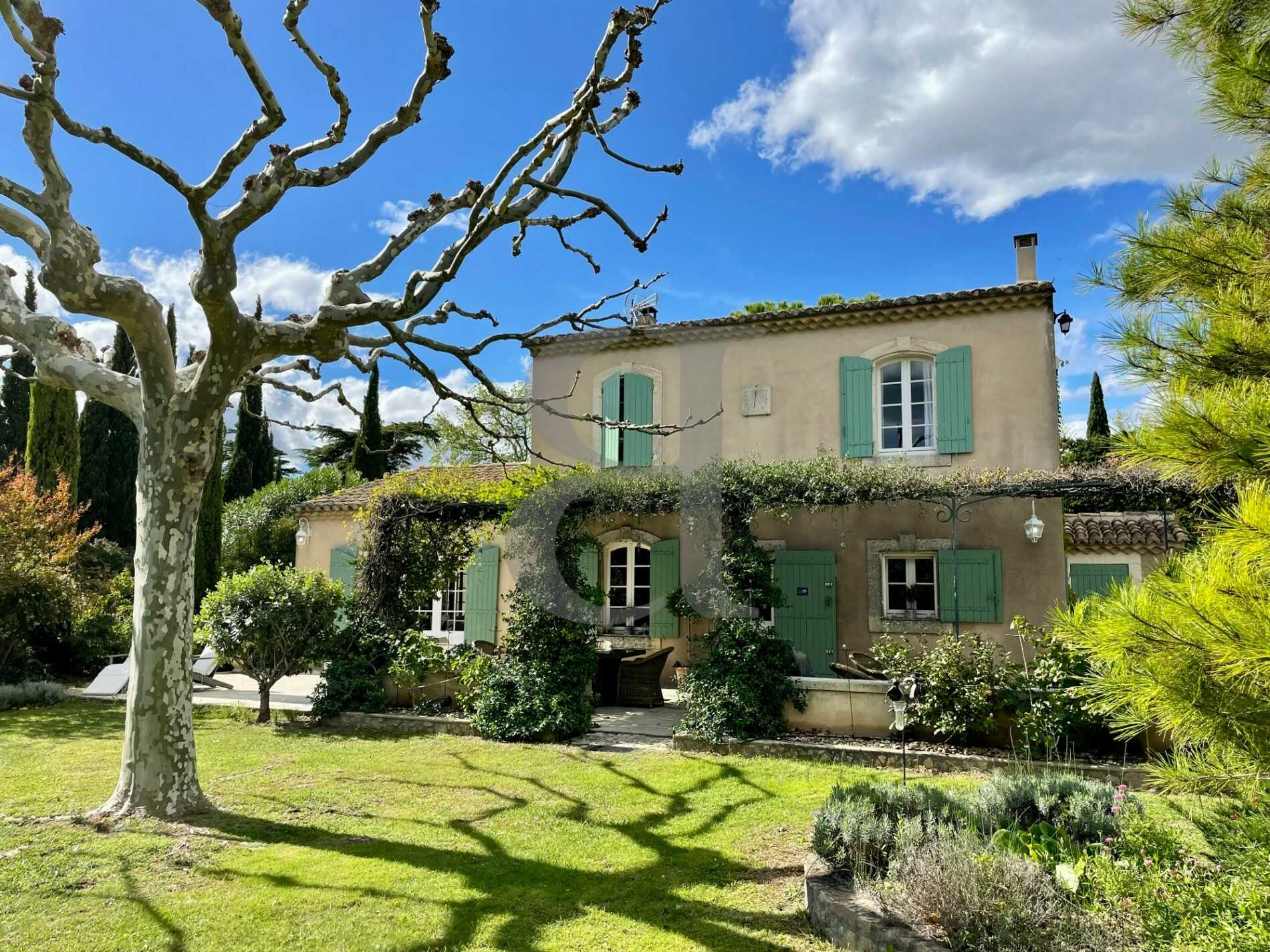 Talo sisään Graveson, Provence-Alpes-Côte d'Azur 10992445