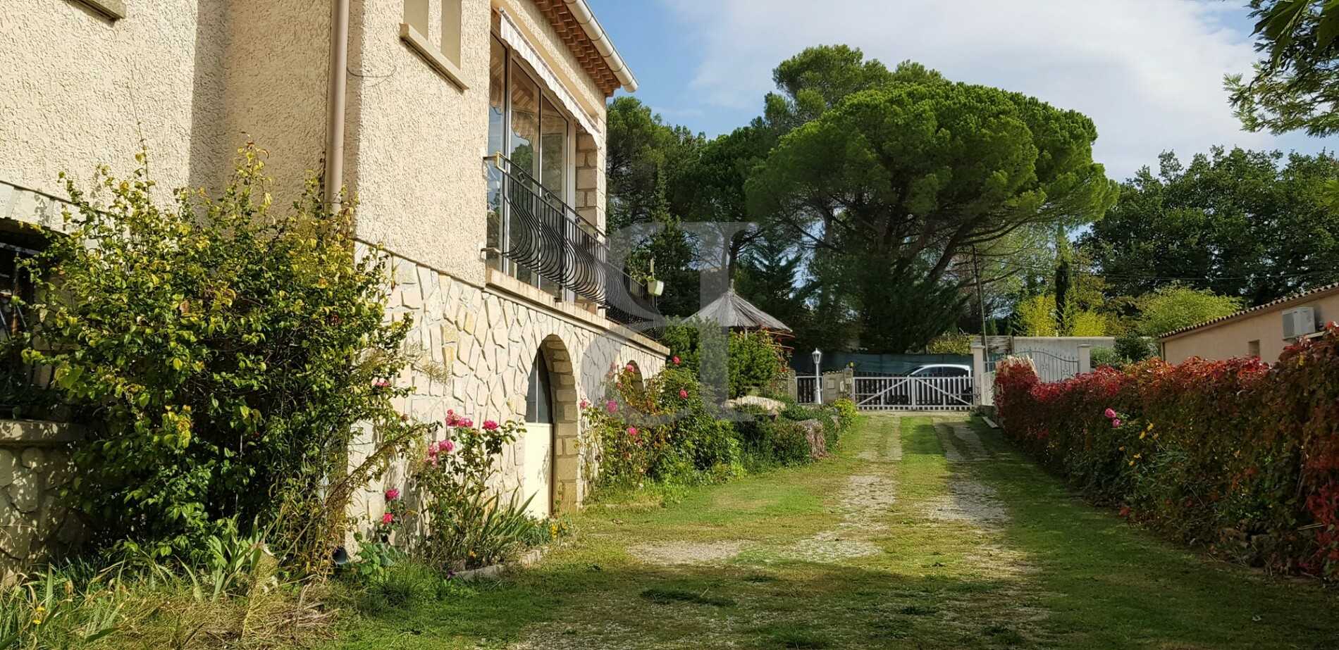 Будинок в Vaison-la-Romaine, Provence-Alpes-Côte d'Azur 10992476