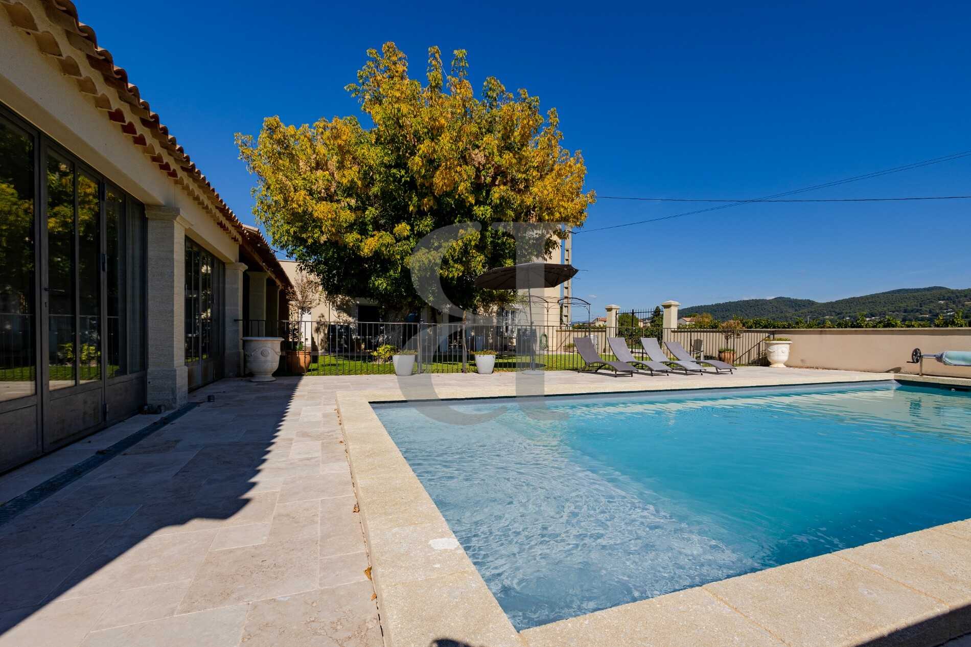 rumah dalam Seguret, Provence-Alpes-Côte d'Azur 10992534