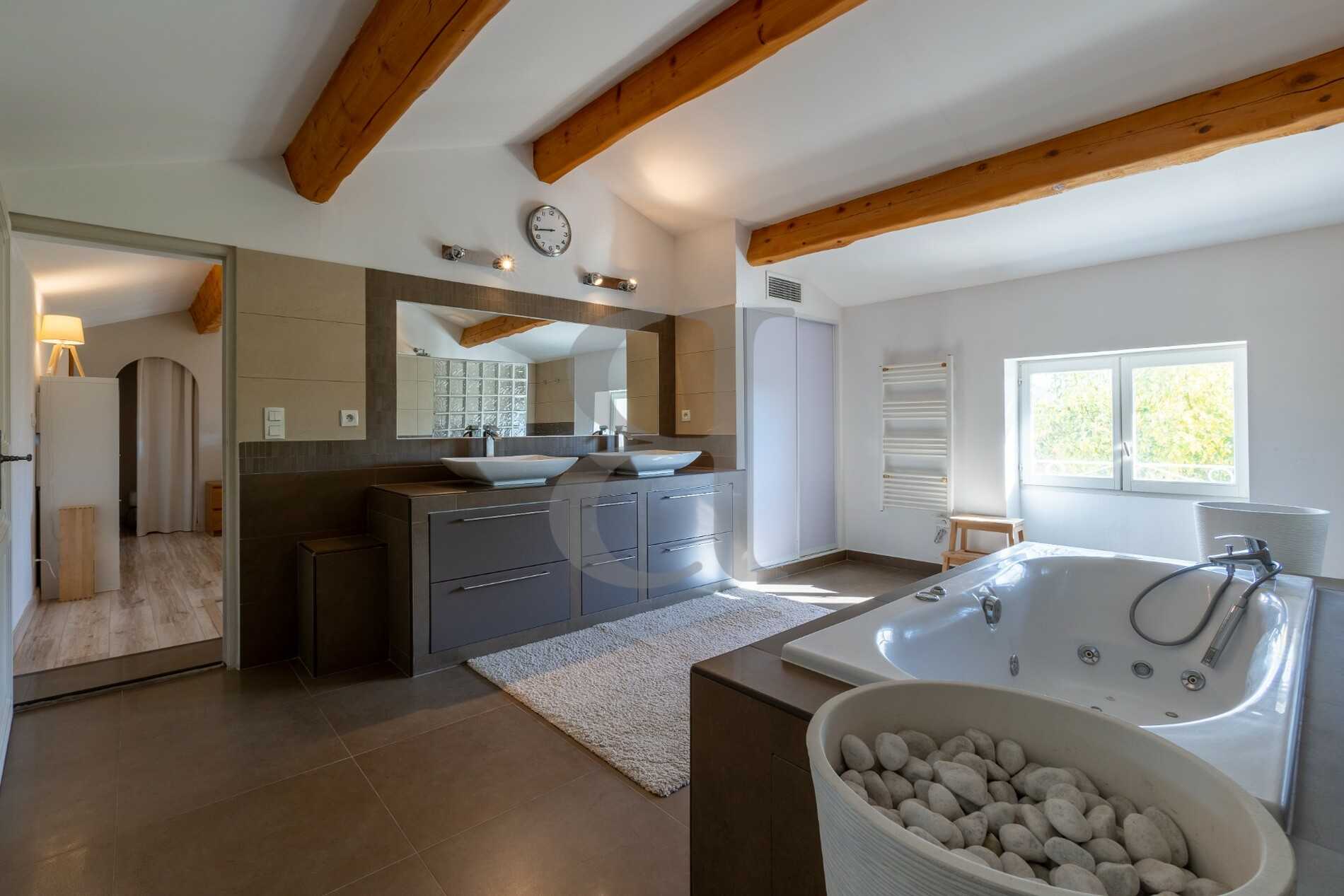 Talo sisään Séguret, Provence-Alpes-Côte d'Azur 10992534