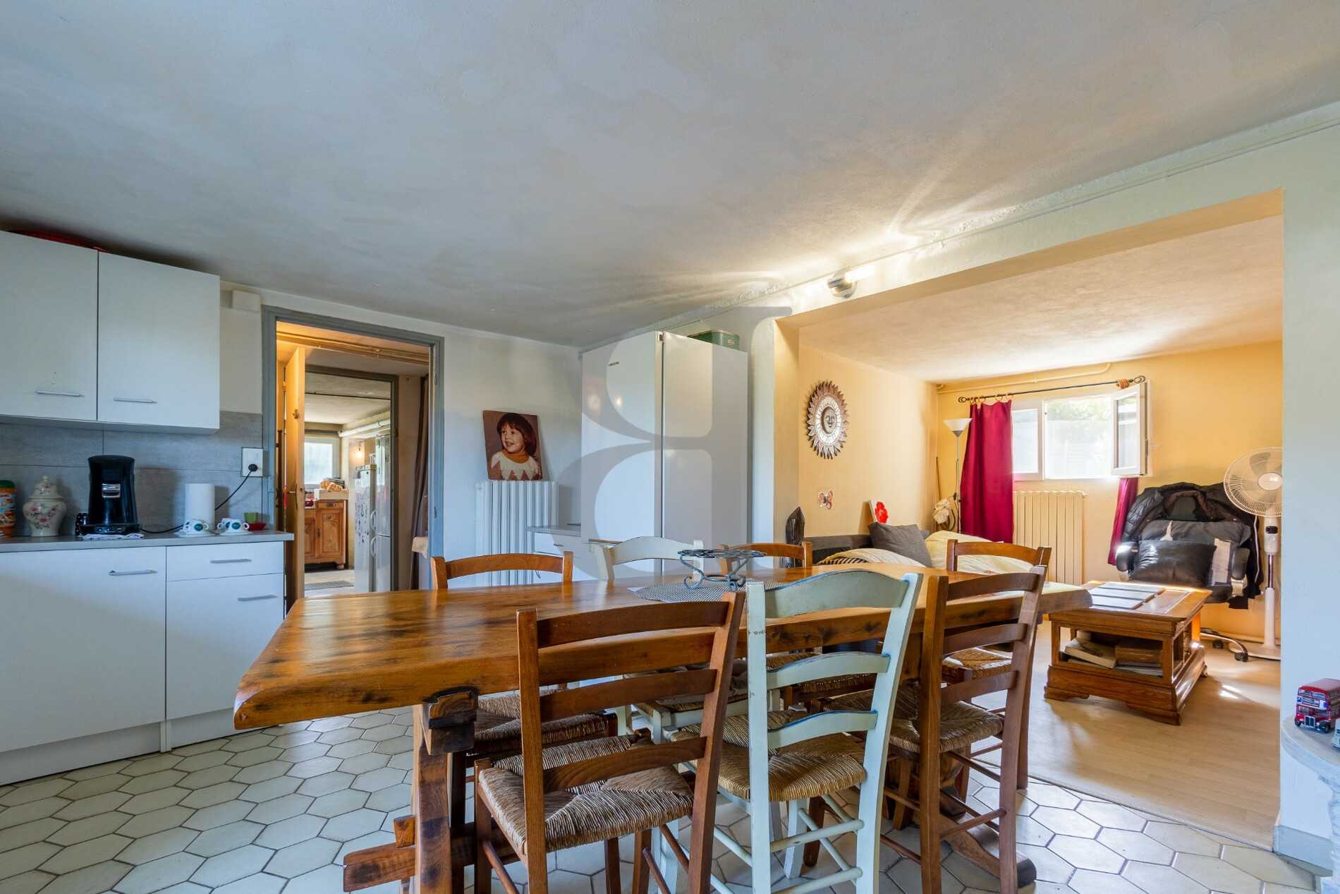 بيت في Saint-Didier, Provence-Alpes-Côte d'Azur 10992552