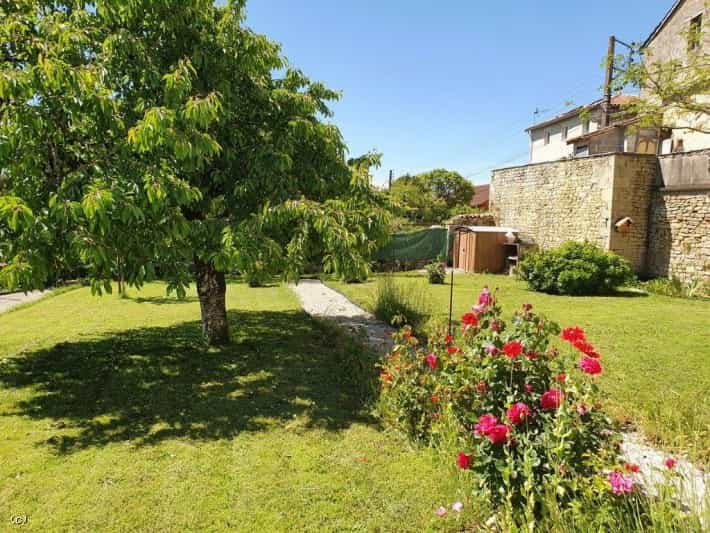 House in Ruffec, Nouvelle-Aquitaine 10992841