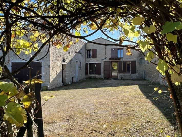 House in Charme, Nouvelle-Aquitaine 10992876