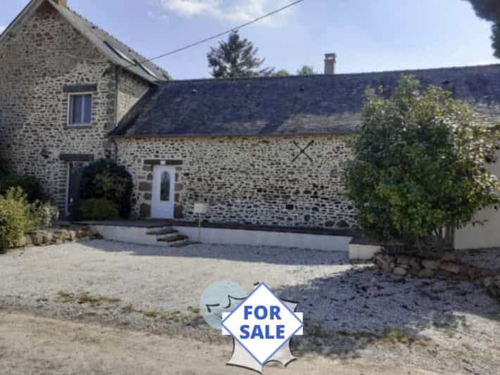 σπίτι σε Ambrières-les-Vallées, Pays de la Loire 10993131