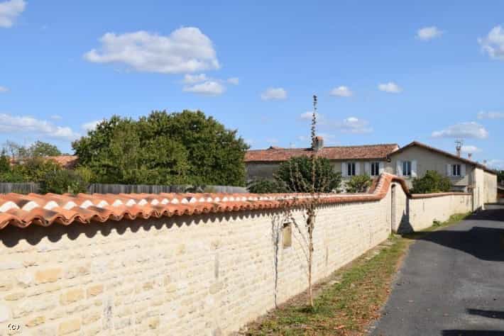 집 에 Bernac, Nouvelle-Aquitaine 10993439