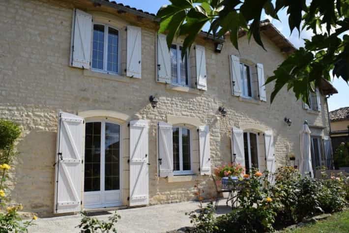 Rumah di Bernac, Nouvelle-Aquitaine 10993439