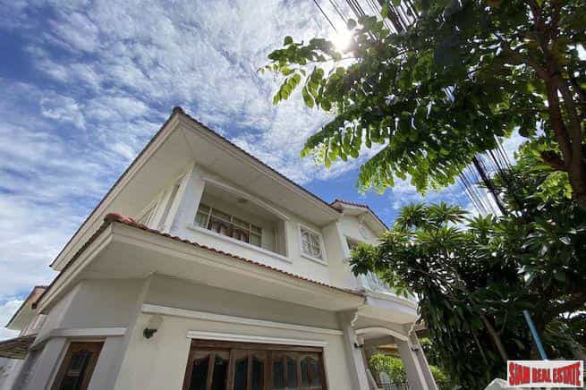House in Ban Khlong Samrong, Samut Prakan 10993588