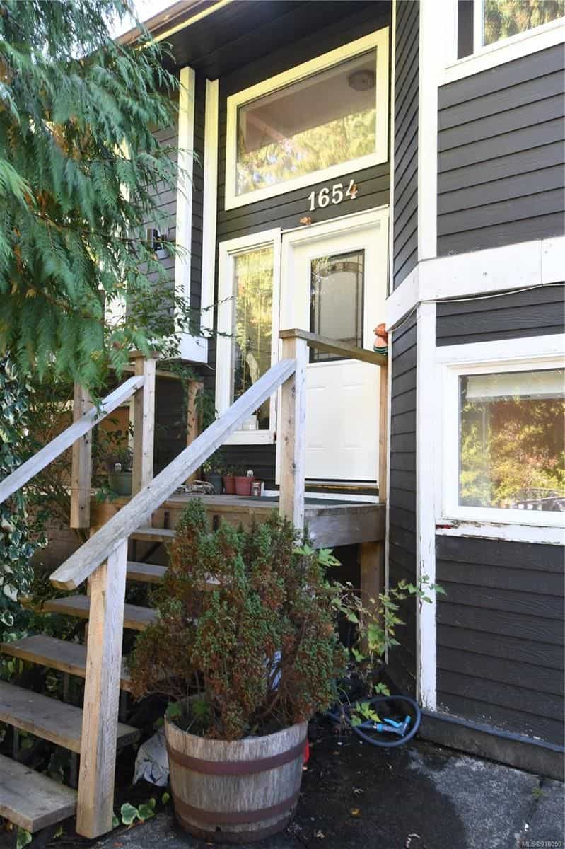 жилой дом в Ucluelet, British Columbia 10994326