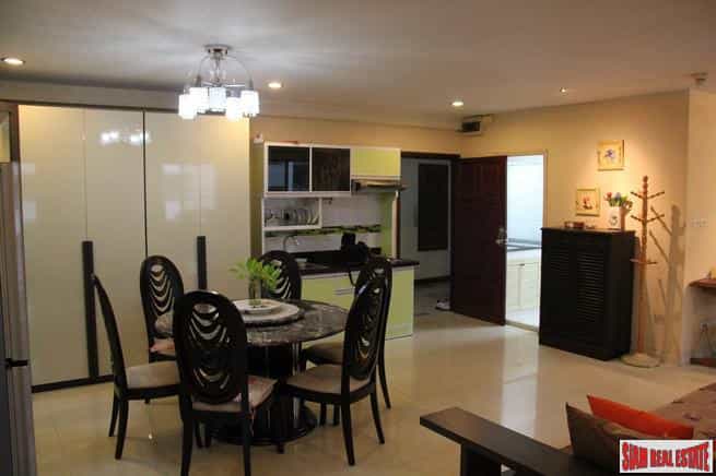 Condominium in Din Daeng, Krung Thep Maha Nakhon 10994413