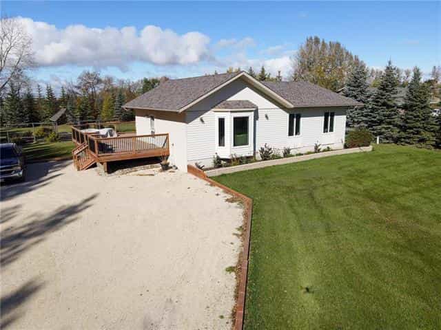 House in Lorette, Manitoba 10994449