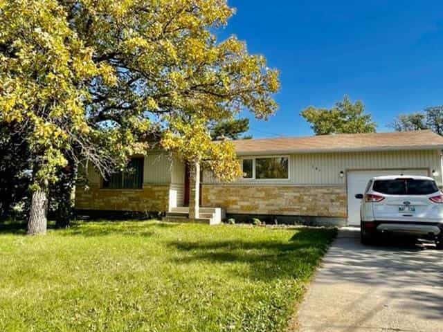 House in Beausejour, Manitoba 10994460