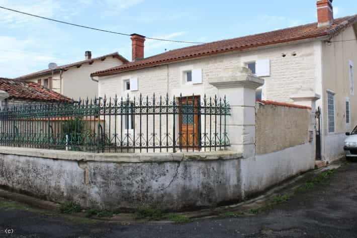 House in Villefagnan, Nouvelle-Aquitaine 10994546
